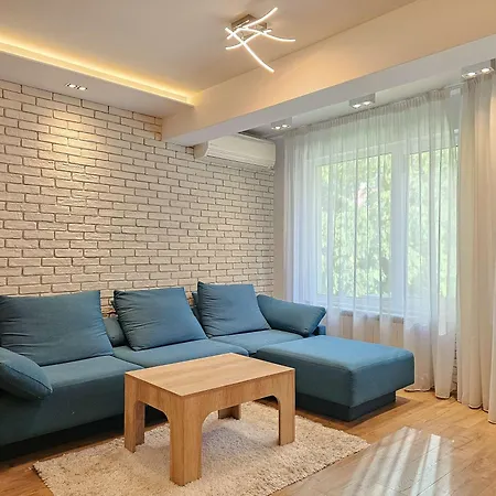 Spacious Living - Dedicated Workspace Near Metro By Flat Manаger 아파트 소피아