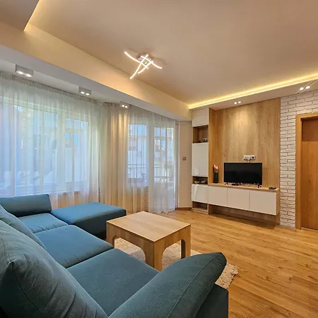 Spacious Living - Dedicated Workspace Near Metro By Flat Manаger 아파트