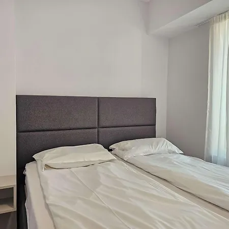 Spacious Living - Dedicated Workspace Near Metro By Flat Manаger 아파트 소피아