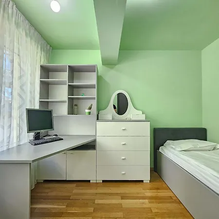 아파트 Spacious Living - Dedicated Workspace Near Metro By Flat Manаger
