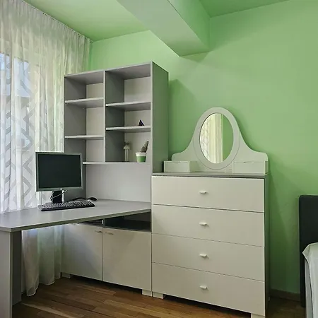 Spacious Living - Dedicated Workspace Near Metro By Flat Manаger 아파트