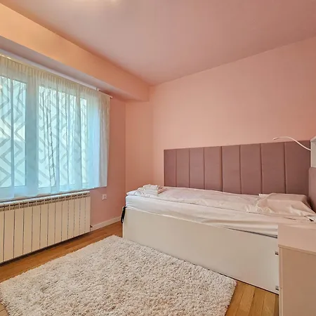 아파트 Spacious Living - Dedicated Workspace Near Metro By Flat Manаger 소피아