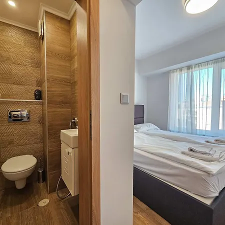 Spacious Living - Dedicated Workspace Near Metro By Flat Manаger 아파트