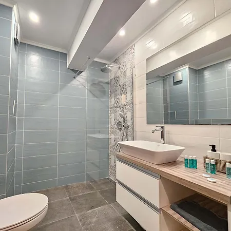 아파트 Spacious Living - Dedicated Workspace Near Metro By Flat Manаger 소피아