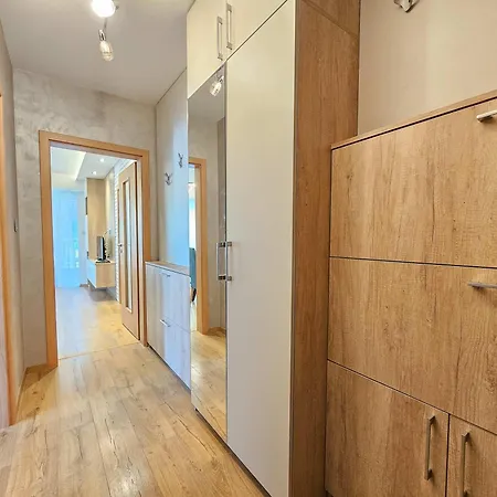 Spacious Living - Dedicated Workspace Near Metro By Flat Manаger 소피아