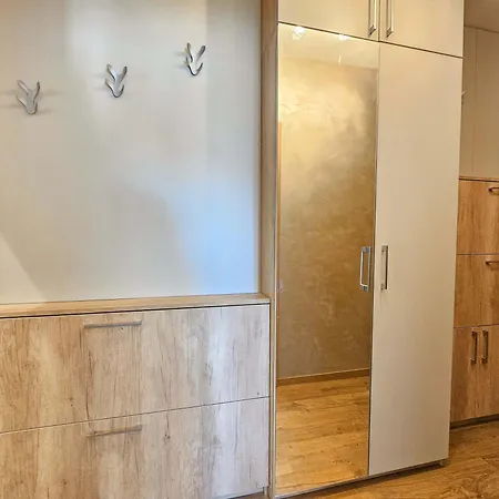 Spacious Living - Dedicated Workspace Near Metro By Flat Manаger 소피아