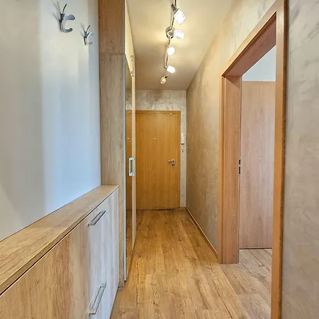 Spacious Living - Dedicated Workspace Near Metro By Flat Manаger 소피아